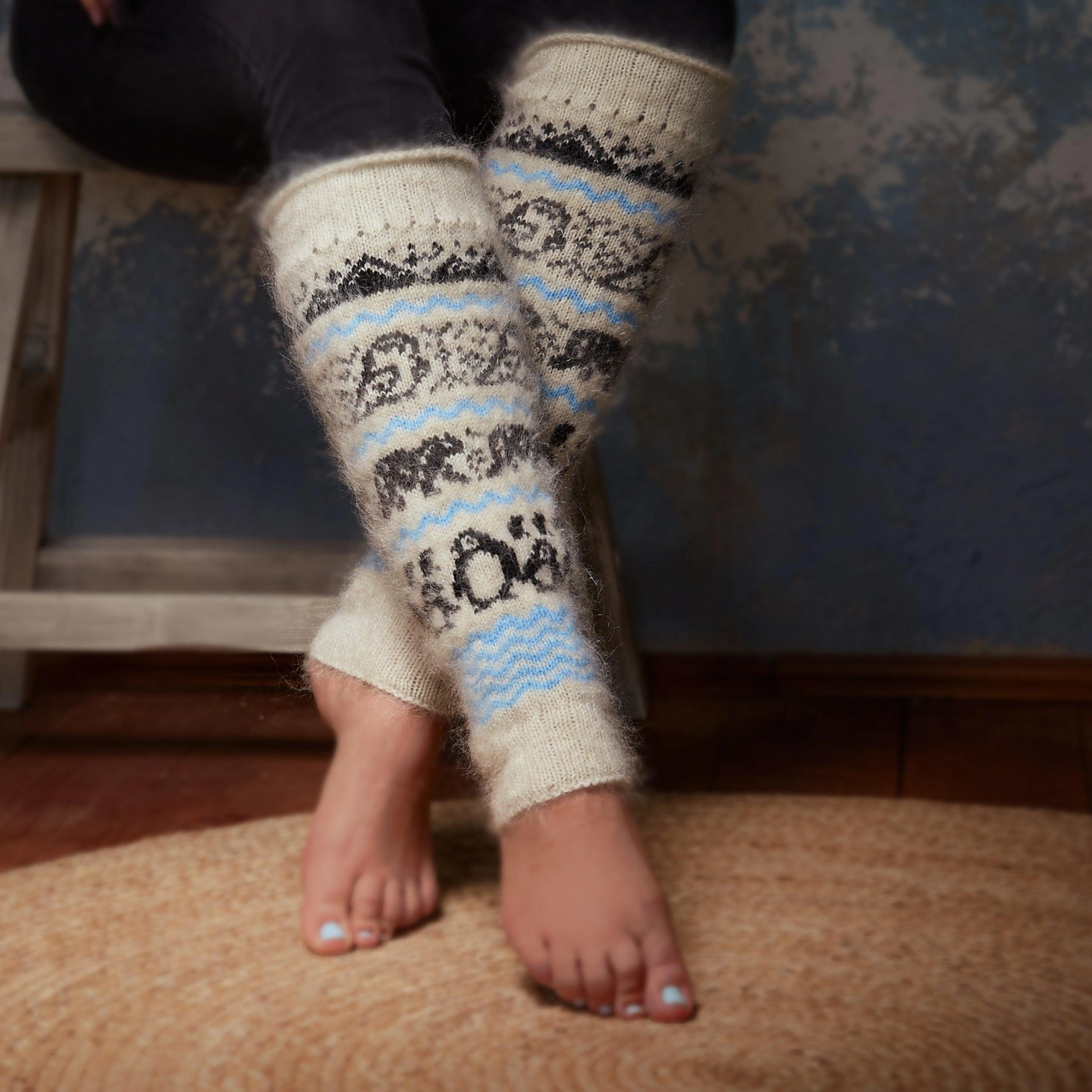 Cozy Goat Wool Leg Warmers: Arctic Friends, Warm Vibes, Winter Style!